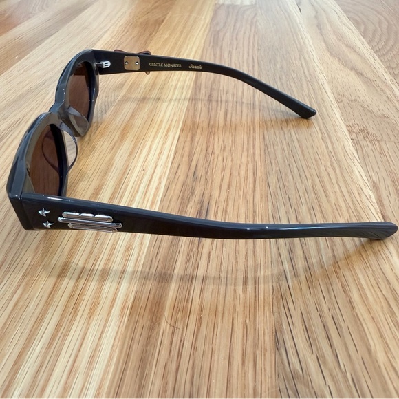 Gentle Monster Jennie Fish Tail Sunglasses - Picture 5 of 12